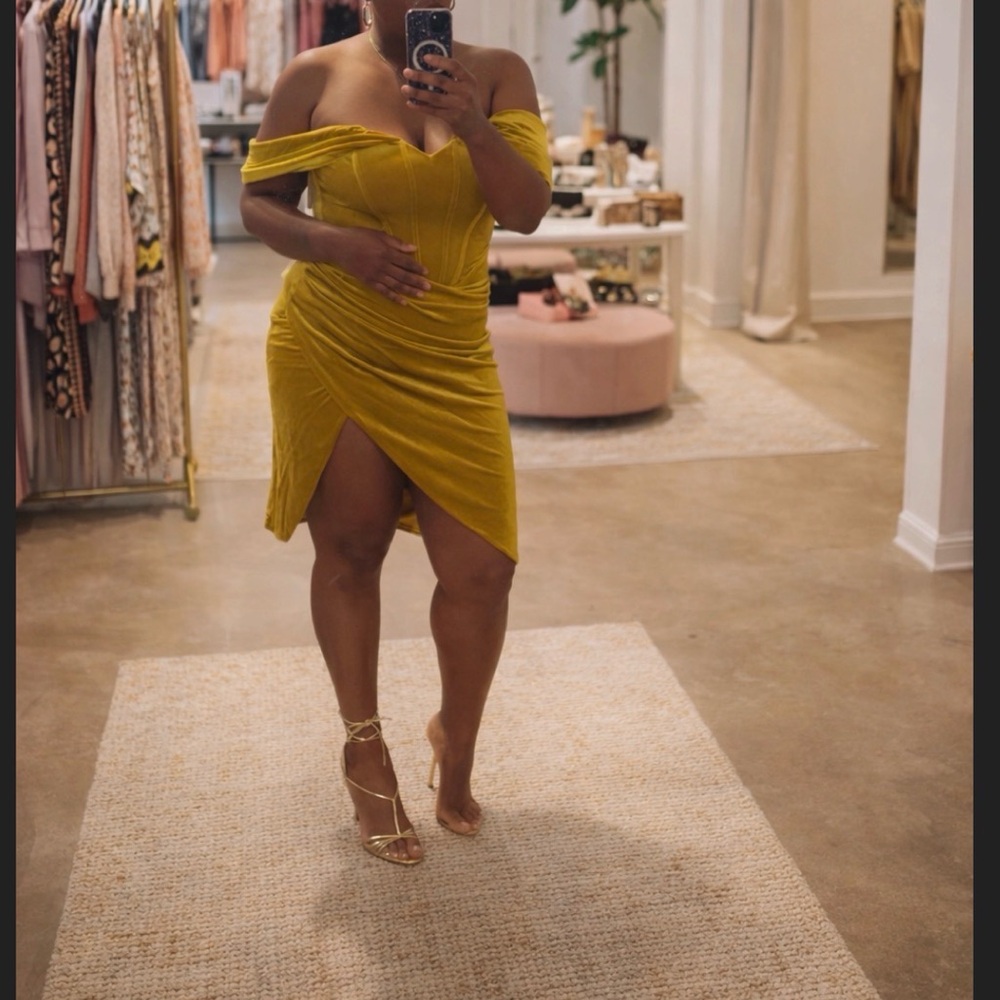 Off-Shoulder Mustard Bodycon Dress with Front Slit